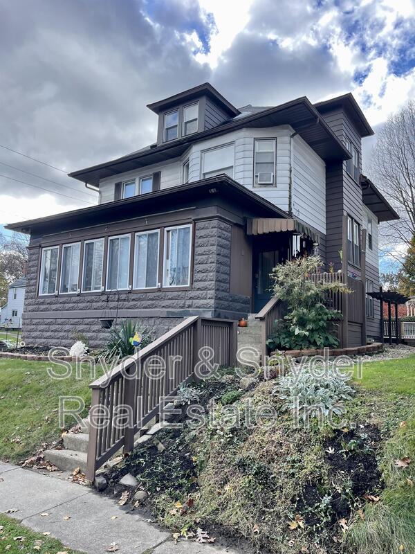 Akron House: 132 Beck Avenue