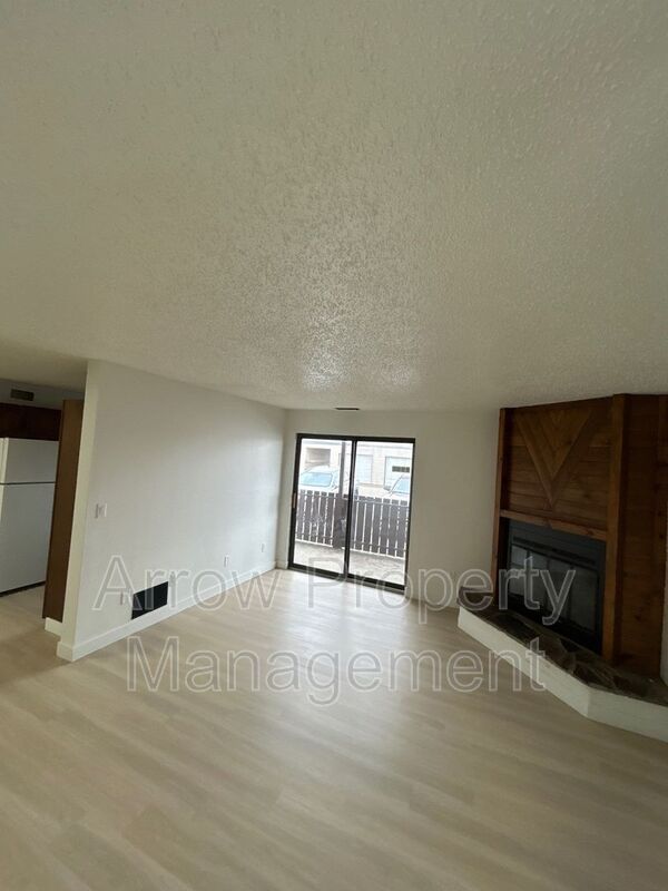 Bismarck House: 203 E Arbor-101F