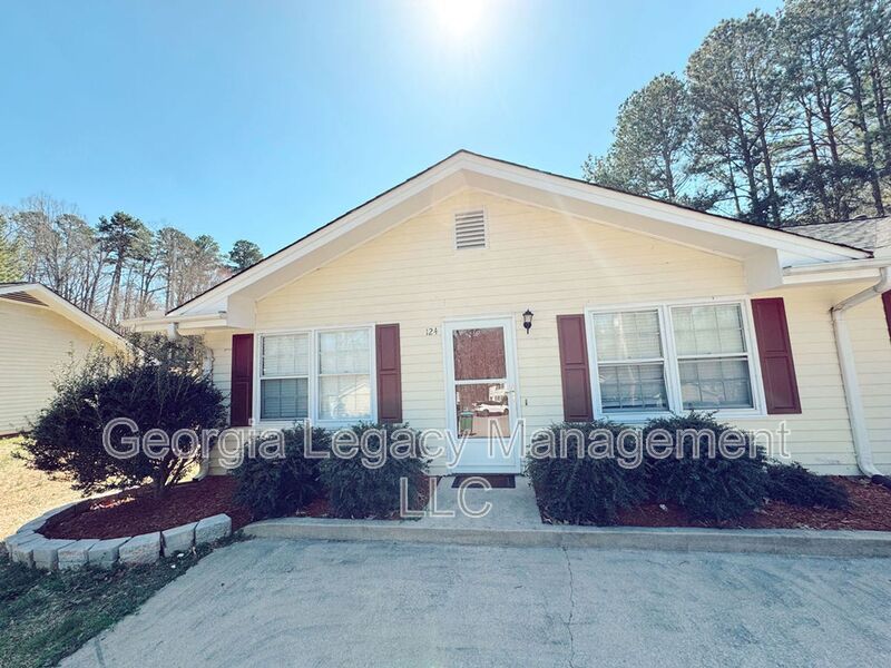 Commerce House: 114 Creekside Drive