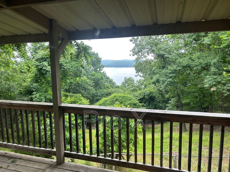Rogers House: 21090 Greycliff Road