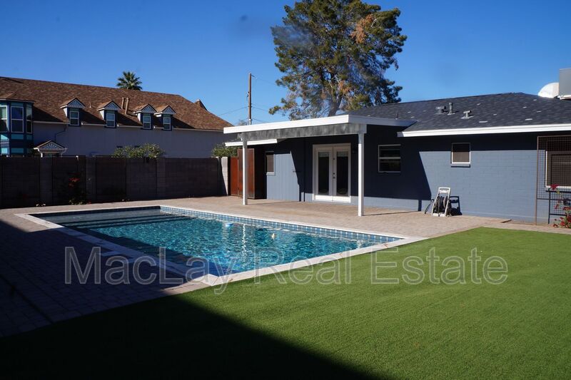 Phoenix House: 929 E. Whitton Ave