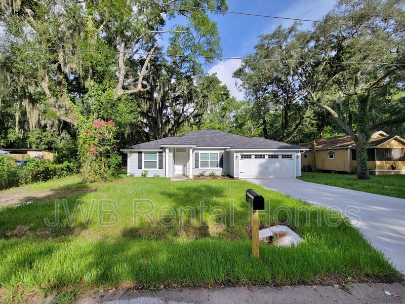 Jacksonville House: 848 Granville Rd