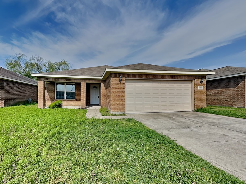 Houston House: 18011 Kinsale Valley Ln