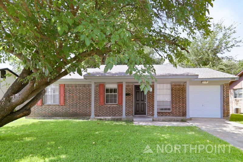 Garland House: 1458 Shorehaven Dr