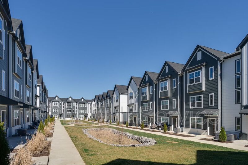 Madison House: 706 N Dupont Avenue