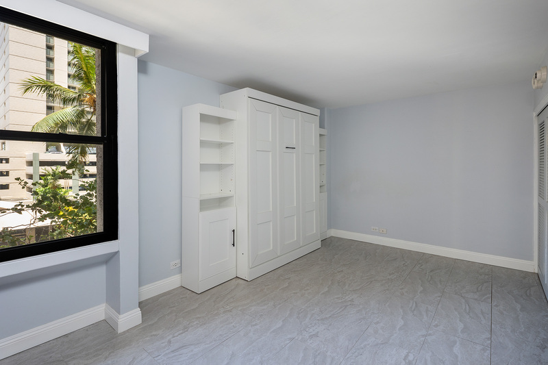 Honolulu Condo: 2215 Aloha Drive #4J