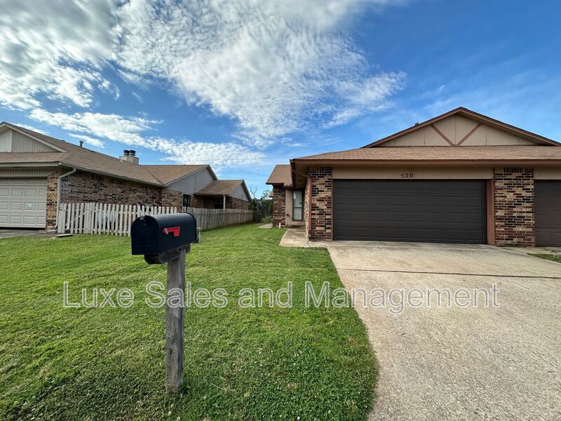 Midwest City House: 520 Peppertree Lane