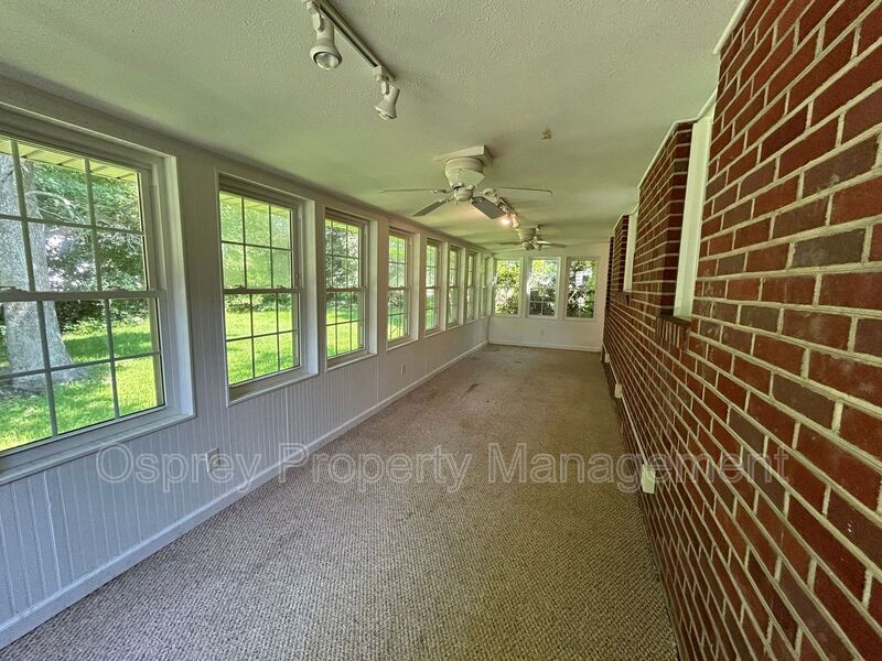 Spacious Brick Ranch Single Family Home!  - Photo 17