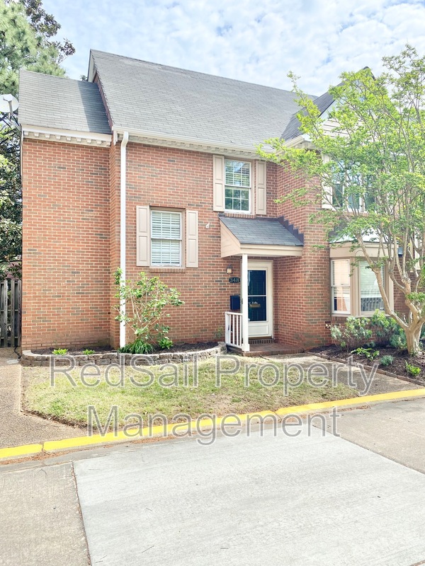 Norfolk House: 348 Llewellyn Mews