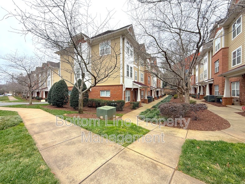 Charlotte Townhome: 675 Raya Court