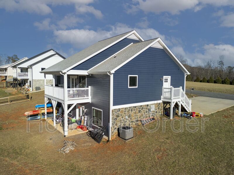 Marion House: 118 Grace Estates Dr