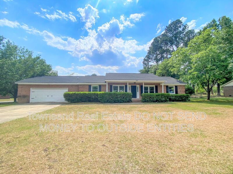 Fayetteville House: 212 Haverhill Drive