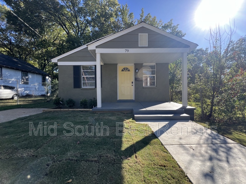 Memphis House: 79 E Davant Ave