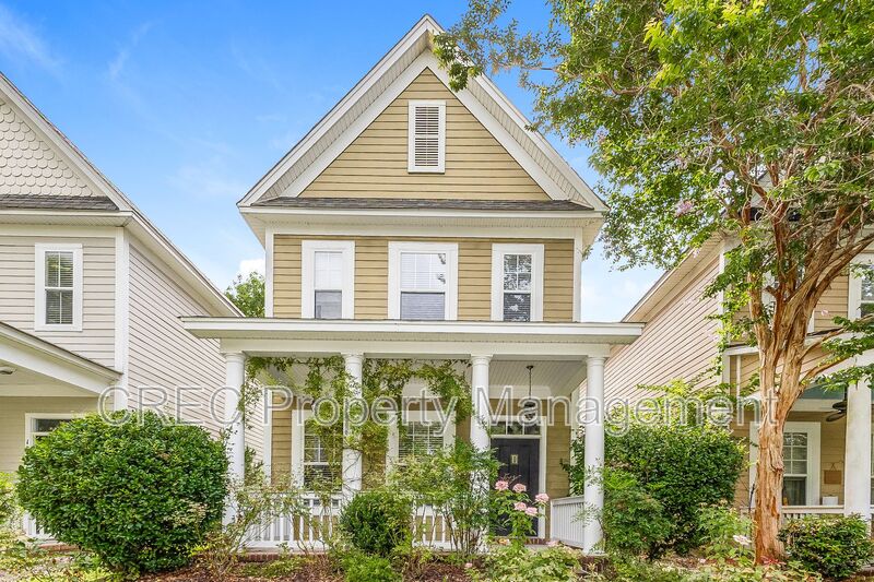 Summerville House: 105 Barberry Street