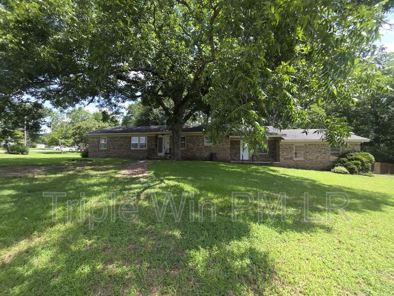 Sheridan House: 318 W Bell