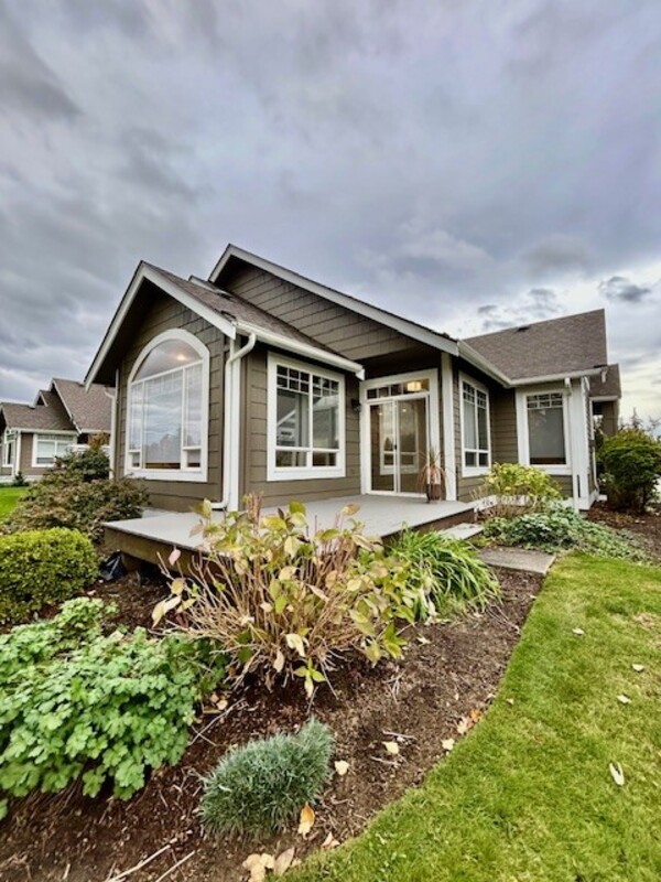 Lynden Condo: 180 West Maberry Drive, unit A - 1