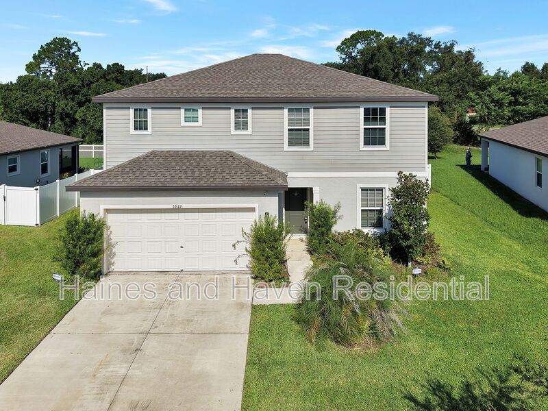 Winter Haven House: 1042 Michelangelo Ln