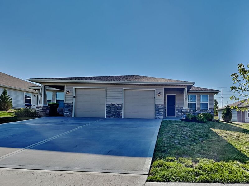 Blue Springs House: 8122 SW 1st St