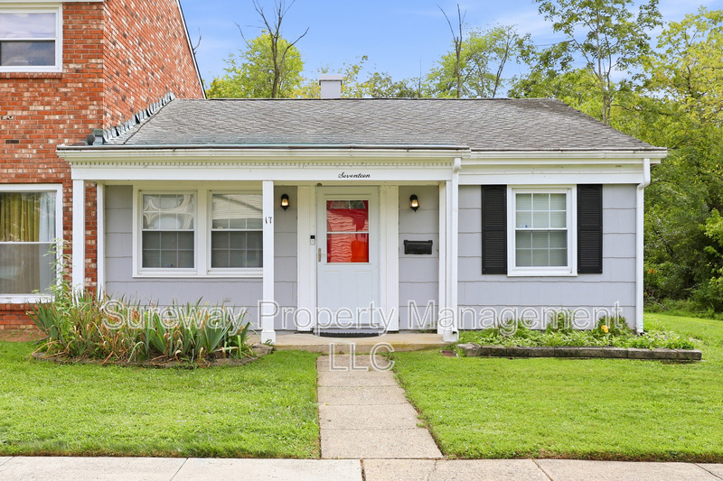 Willingboro Townhome: 17 Farragut Court