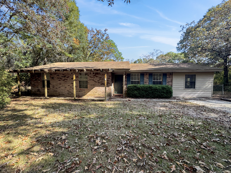 Crestview House: 5720 Reinke Dr