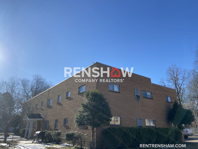 Caruthersville House: 110 E 7th St