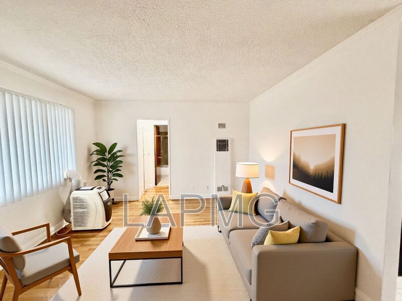 Los Angeles House: 956 Wilcox Avenue