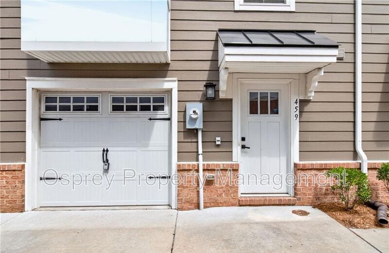 Spacious 3-Bedroom Townhome in Norfolk!  - Photo 1