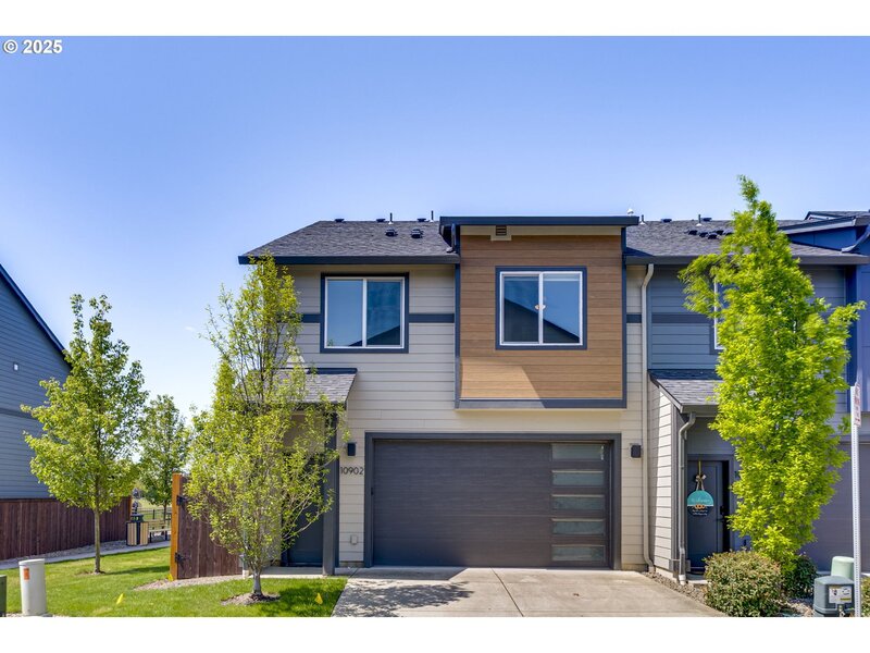 Vancouver House: 10902 Northeast 119th Place