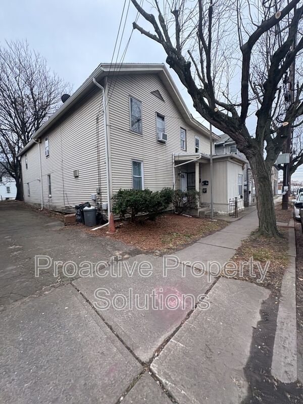 Scranton House: 848 - 850 Capouse Ave