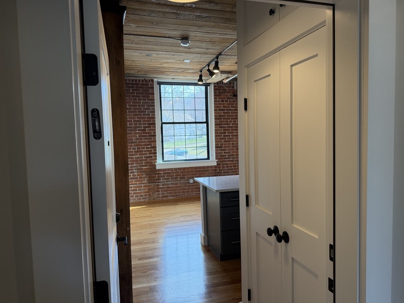 Jefferson Condo: 1665 Main St Unit C402