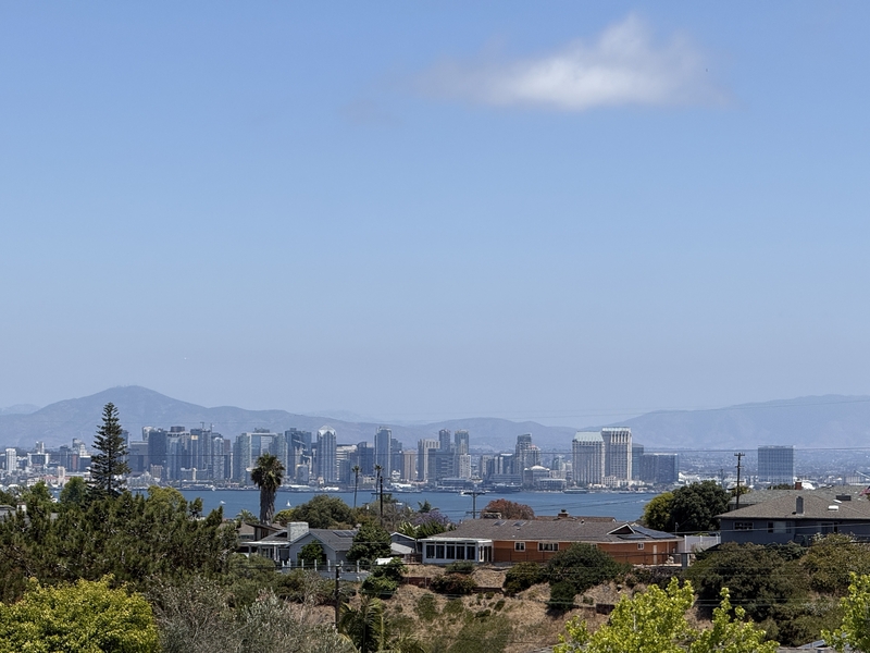 San Diego House: 1165 Catalina Boulevard
