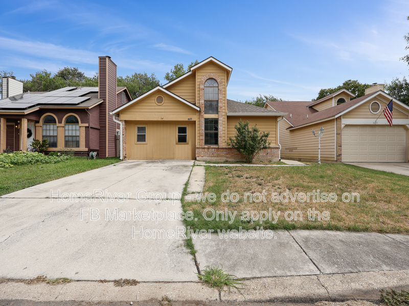 San Antonio House: 10215 Brad Fld