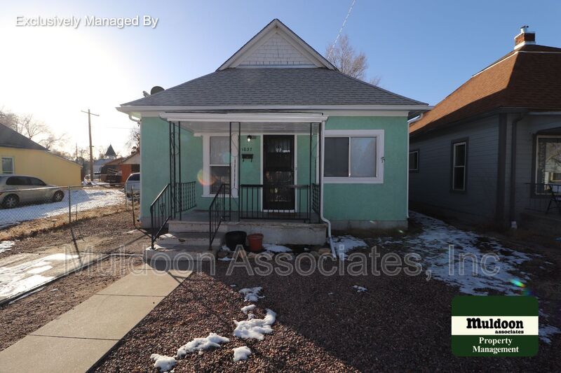 Pueblo House: 1037 Pine St