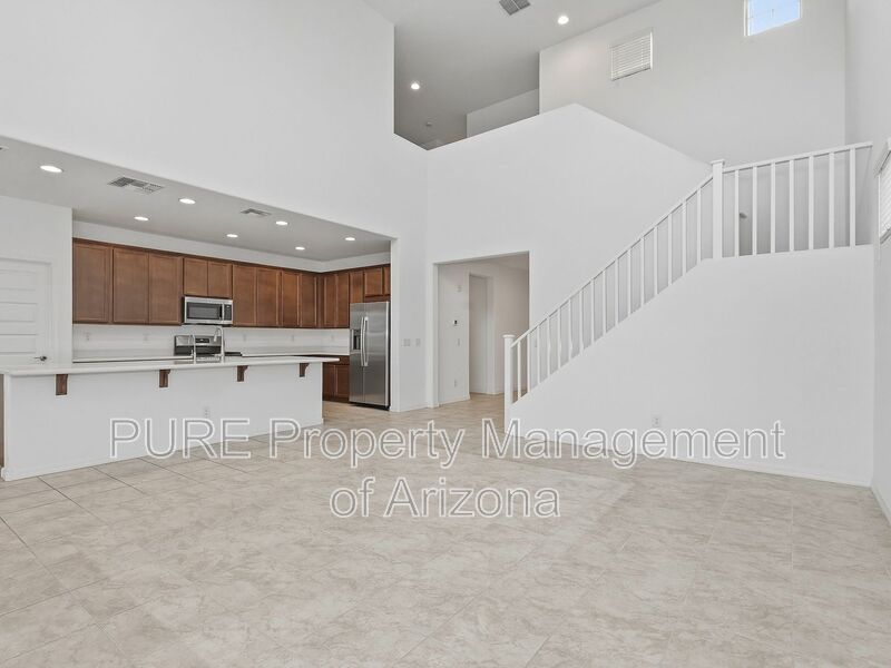 Glendale House: 5177 N 87th Dr