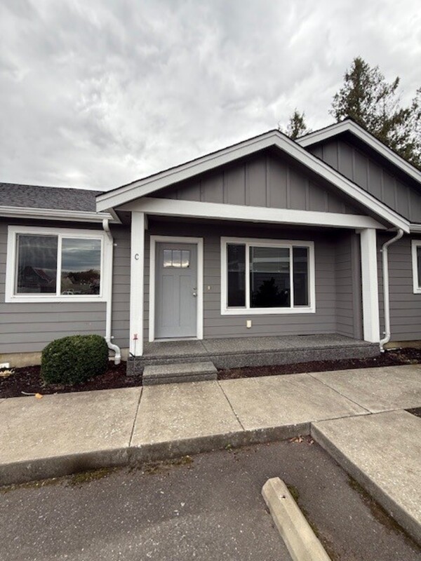 Lynden Condo: 285 18th Street - C