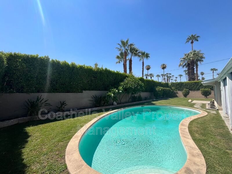 Palm Springs House: 1680 E Mesquite Ave