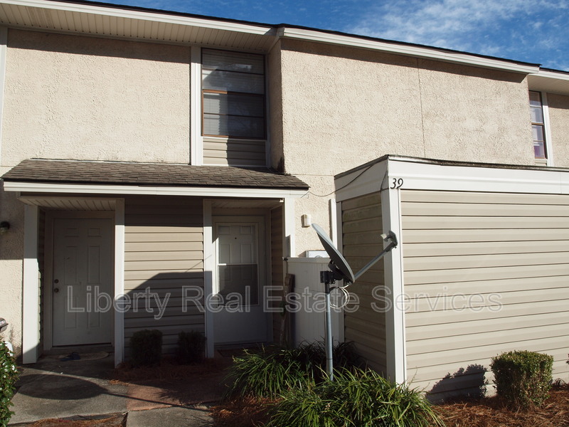 Hinesville Condo: 727 S Main St