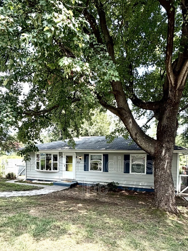 Charlottesville House: 804 Raymond Rd