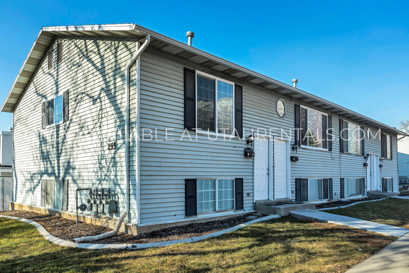 Pleasant Grove Condo: 255 E Center St