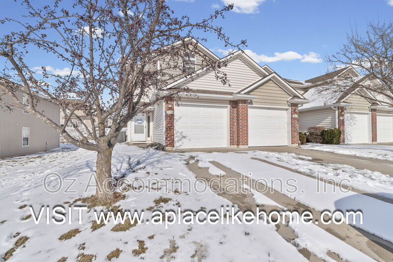 Lees Summit Townhome: 807 SW Imperial Ln