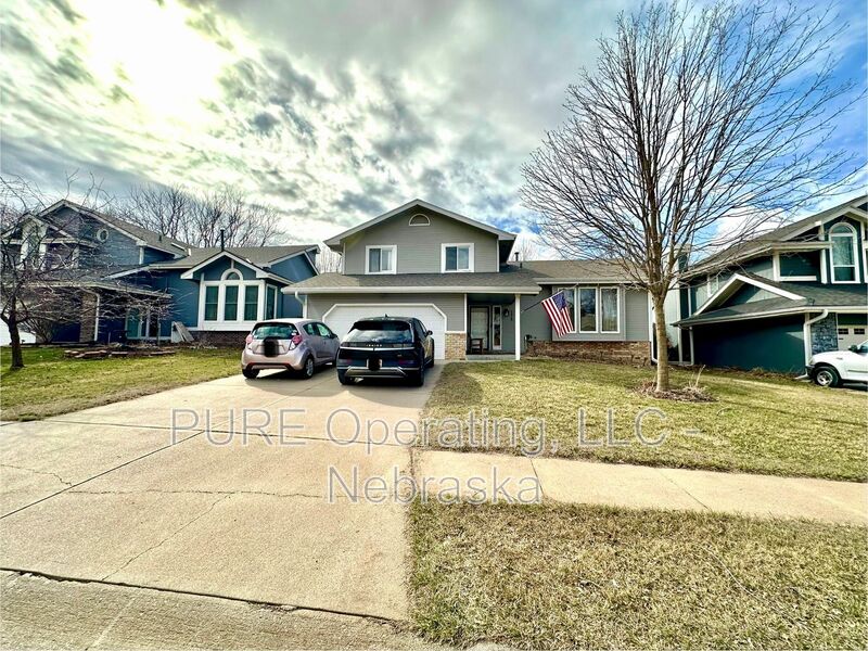 Omaha House: 5018 S 163rd St