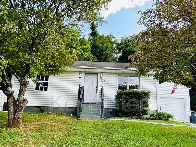 Knoxville House: 800 Gertrude Ave.