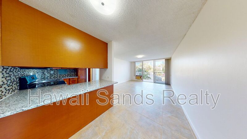 Honolulu Condo: 2015 Lime St