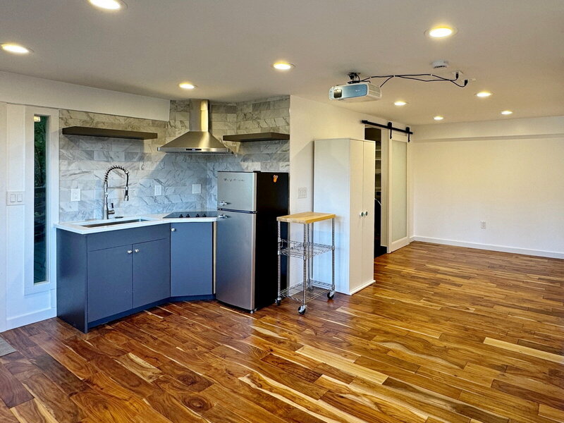 Seattle Condo: 2591 Magnolia Blvd W
