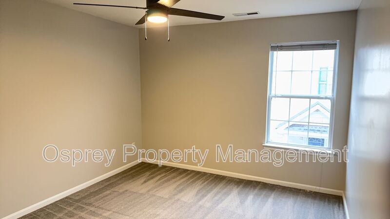 3BR Townhouse Condo with Garage "ASK ABOUT OUR ZERO DEPOSIT" - Photo 8