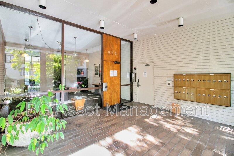 Oakland Condo: 625 El Dorado Avenue #102