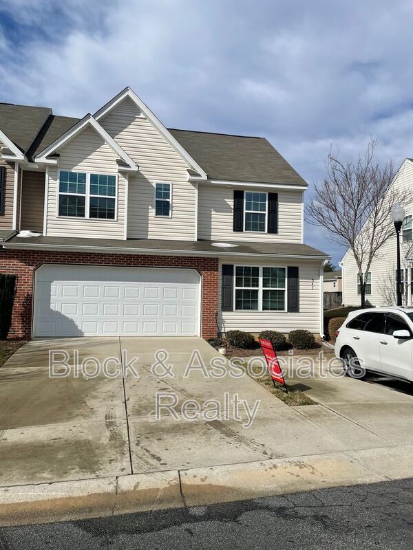 Greensboro House: 547 Song Sparrow Lane