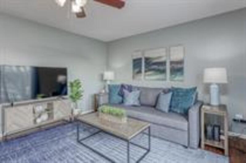 Mission Condo: 5601 W 58th St - 210