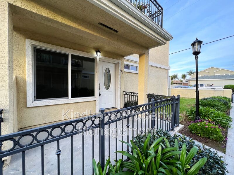 Imperial Beach Condo: 748 Florida St