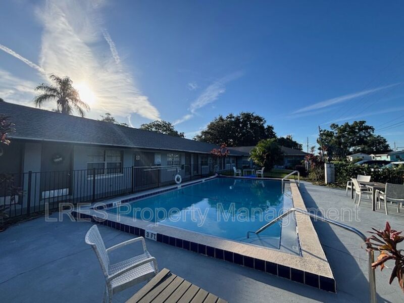 Saint Cloud House: 1031 Columbia Avenue